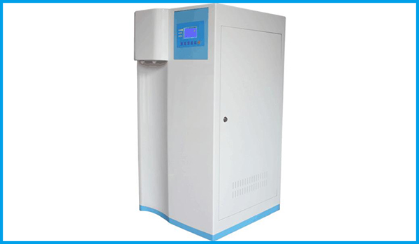 真正的智能醫(yī)用實驗室超純水機：采用微處理器自動控制.系統(tǒng)具有自動判別預(yù)處理柱、反滲透膜、純化柱，超純柱、微濾、超濾、紫外燈管等失效功能。并能聲光報警，以保證機器處在最佳運行狀態(tài)。